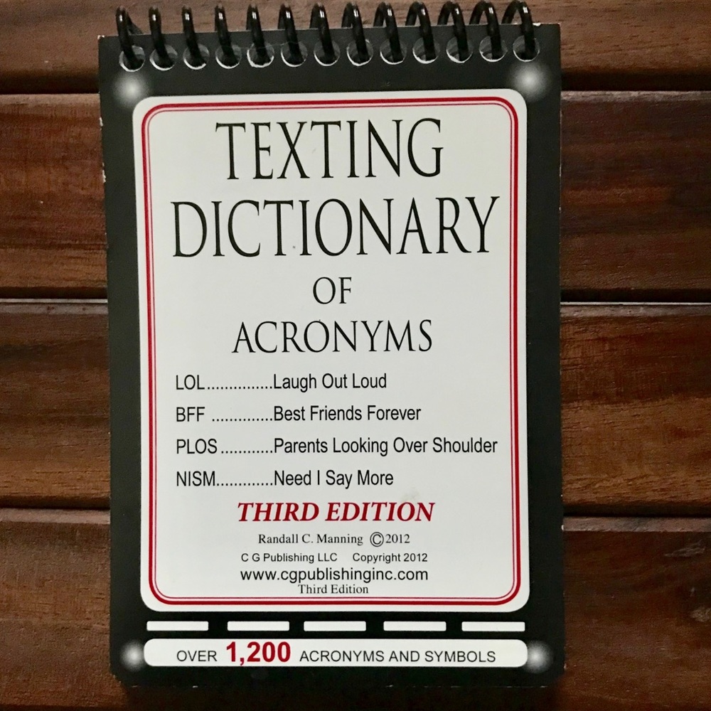 🔵NWOT Dictionary Of Texting Acronyms